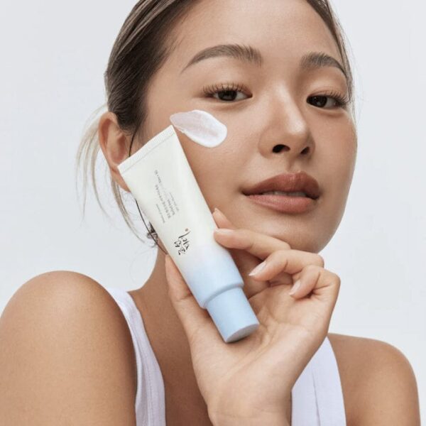 Demostracion del protector solar de beauty of joseon Aqua Sun Fresh